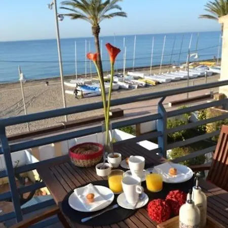 Vue Exceptionnelle Sur La Et Confort A Apartment Sant Salvador